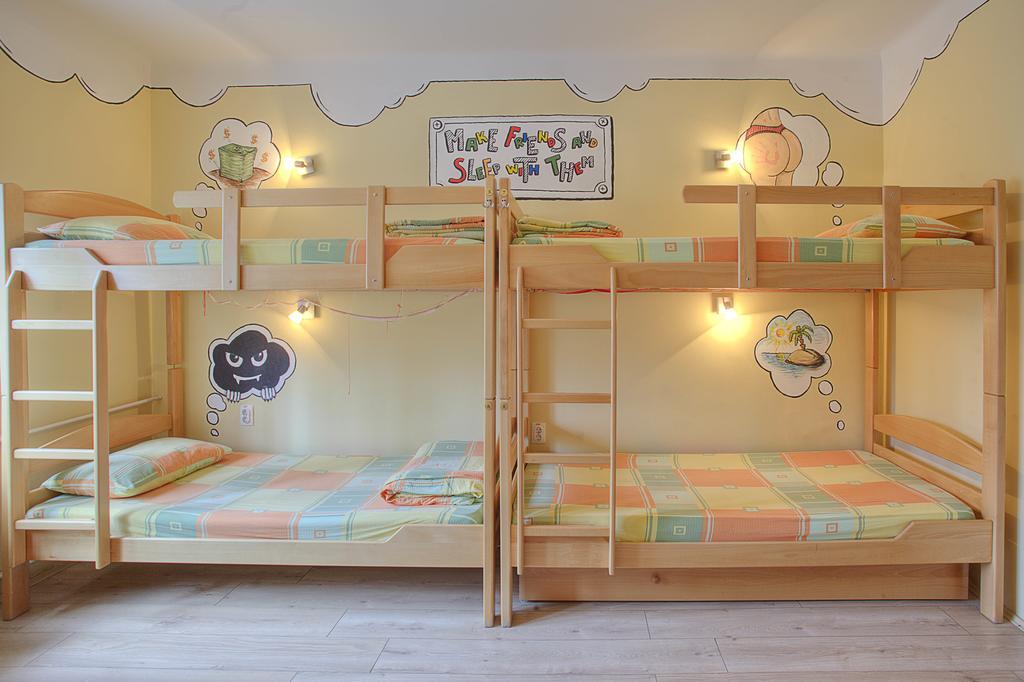 City Hostel Újvidék Szoba fotó